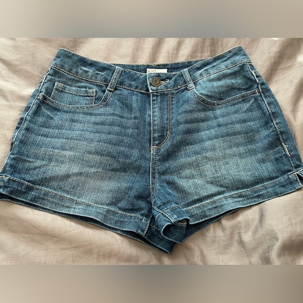 Women’s SO Jean shorts size 9.